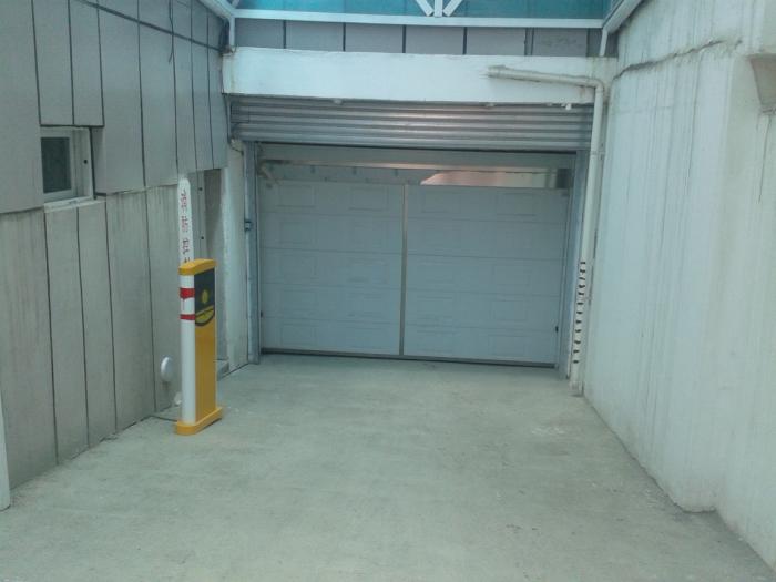 地下室平移自動門